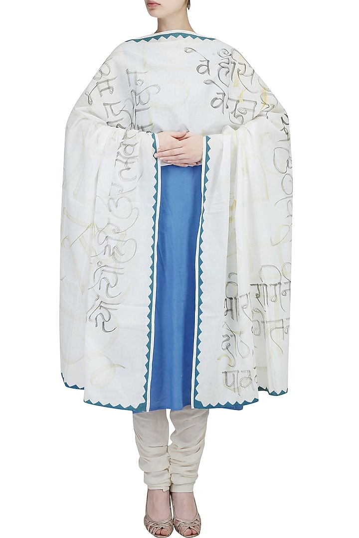 Off white Ghalib's poetry hand painted dupatta available only at Pernia's Pop Up Shop.