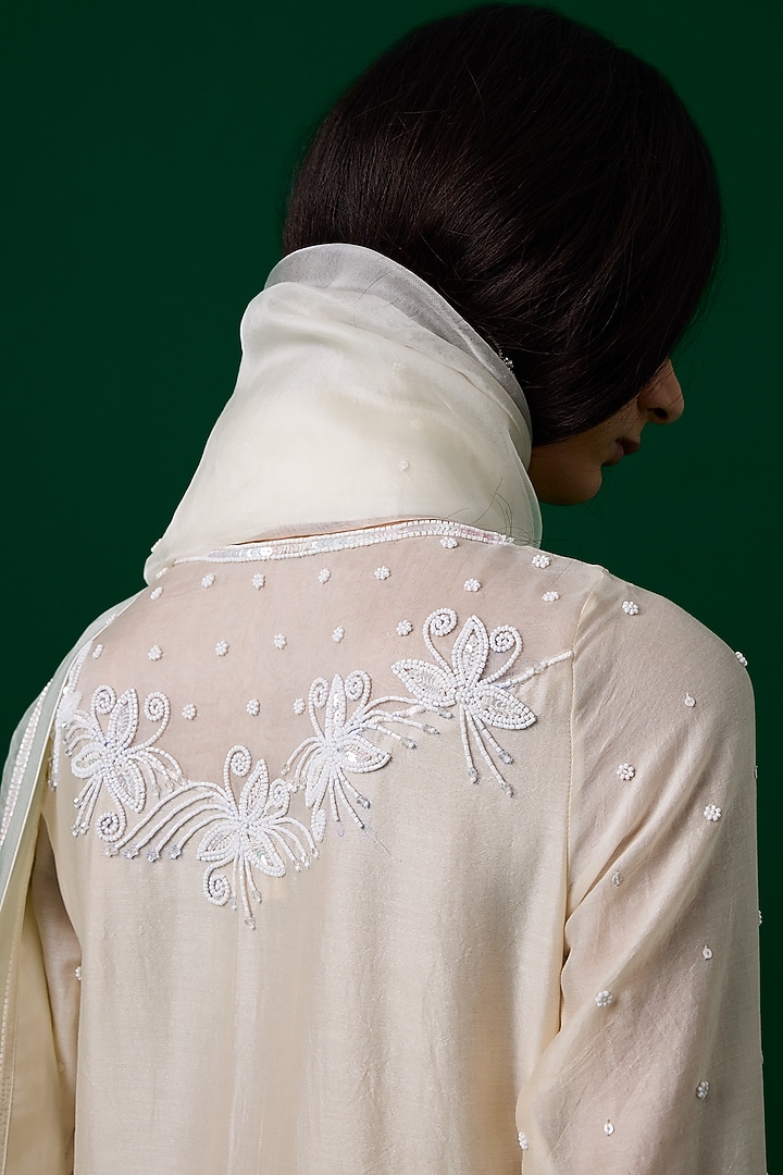 White Chanderi Silk Crystal Hand Embroidered Kurta Set by Label Meesa at Pernia's Pop Up Shop