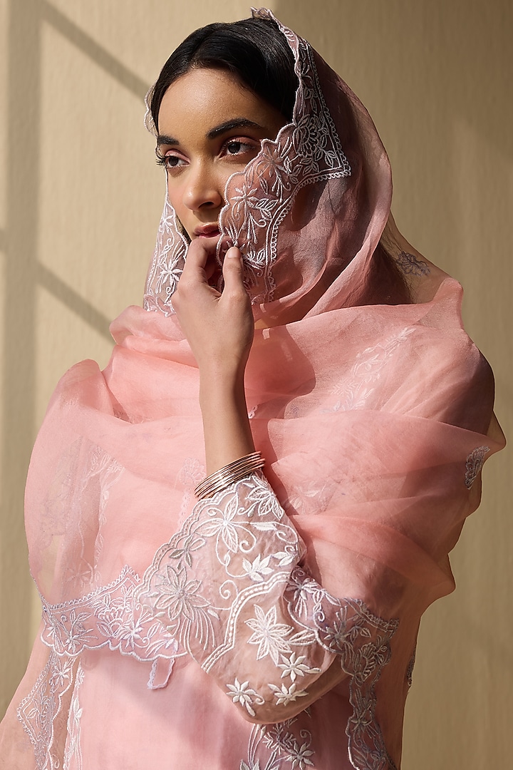 Pink Organza Thread Embroidered Kurta Set by Label Meesa at Pernia's Pop Up Shop