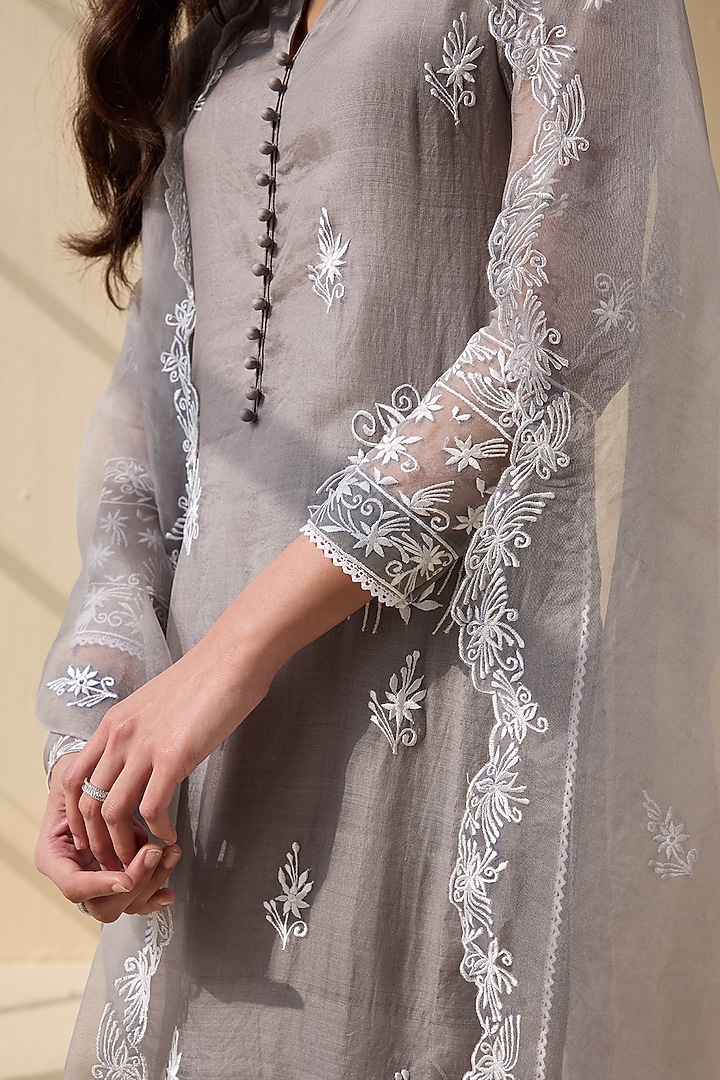 Grey Organza Thread Embroidered Kurta Set by Label Meesa at Pernia's Pop Up Shop