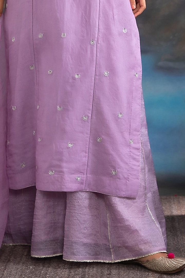 Lavender Pure Katan Silk & Cotton Silk Hand Embroidered Kurta Set by Label Meesa at Pernia's Pop Up Shop