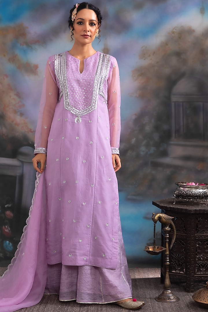 Lavender Pure Katan Silk & Cotton Silk Hand Embroidered Kurta Set by Label Meesa at Pernia's Pop Up Shop