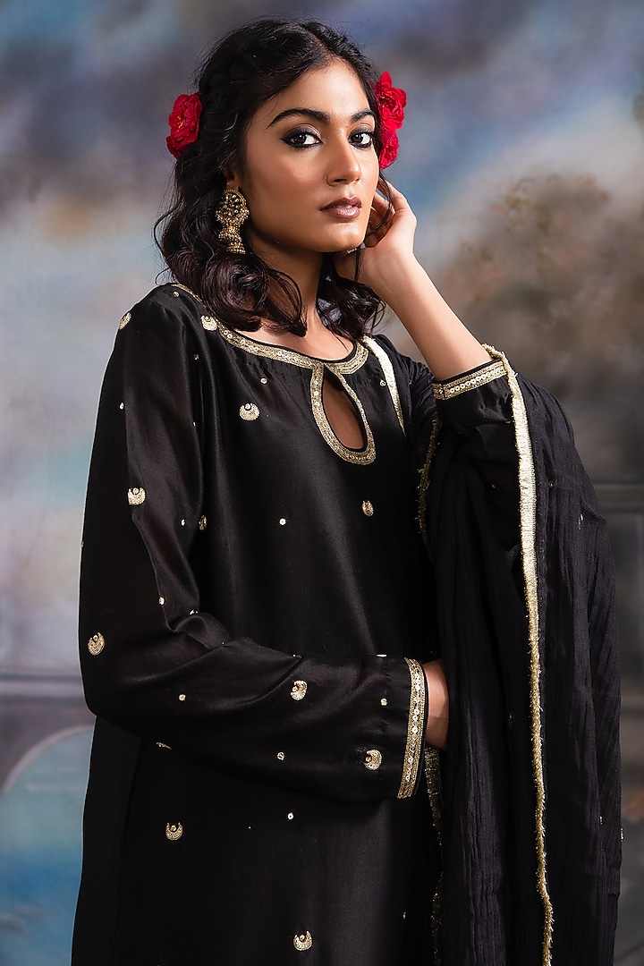 Black Pure Chanderi Silk Hand Embroidered Kurta Set by Label Meesa at Pernia's Pop Up Shop