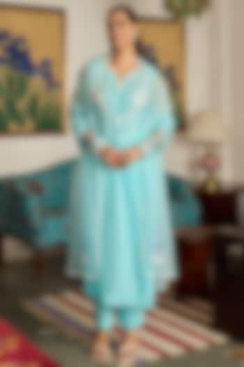Blue Organza Thread Embroidered Kurta Set by Label Meesa at Pernia's Pop Up Shop