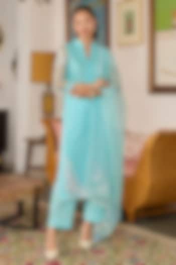 Blue Organza Thread Embroidered Kurta Set by Label Meesa at Pernia's Pop Up Shop