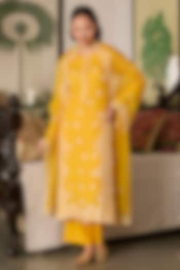 Yellow Organza Thread Embroidered Kurta Set by Label Meesa at Pernia's Pop Up Shop