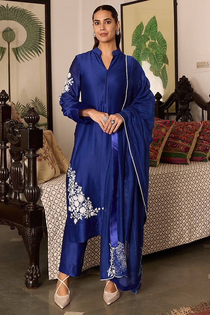 Blue Chanderi Silk Thread Embroidered Kurta Set by Label Meesa at Pernia's Pop Up Shop