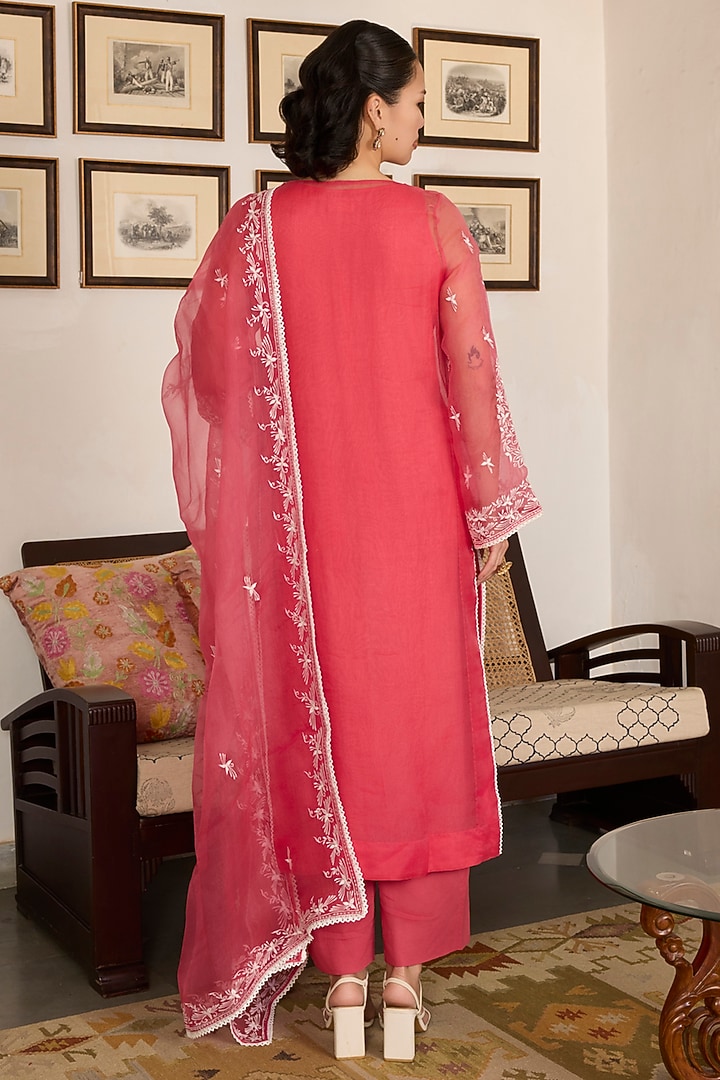 Pink Organza Thread Embroidered Kurta Set by Label Meesa at Pernia's Pop Up Shop