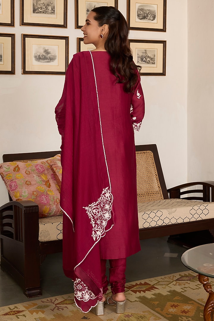 Maroon Chanderi Silk Thread Embroidered Kurta Set by Label Meesa at Pernia's Pop Up Shop