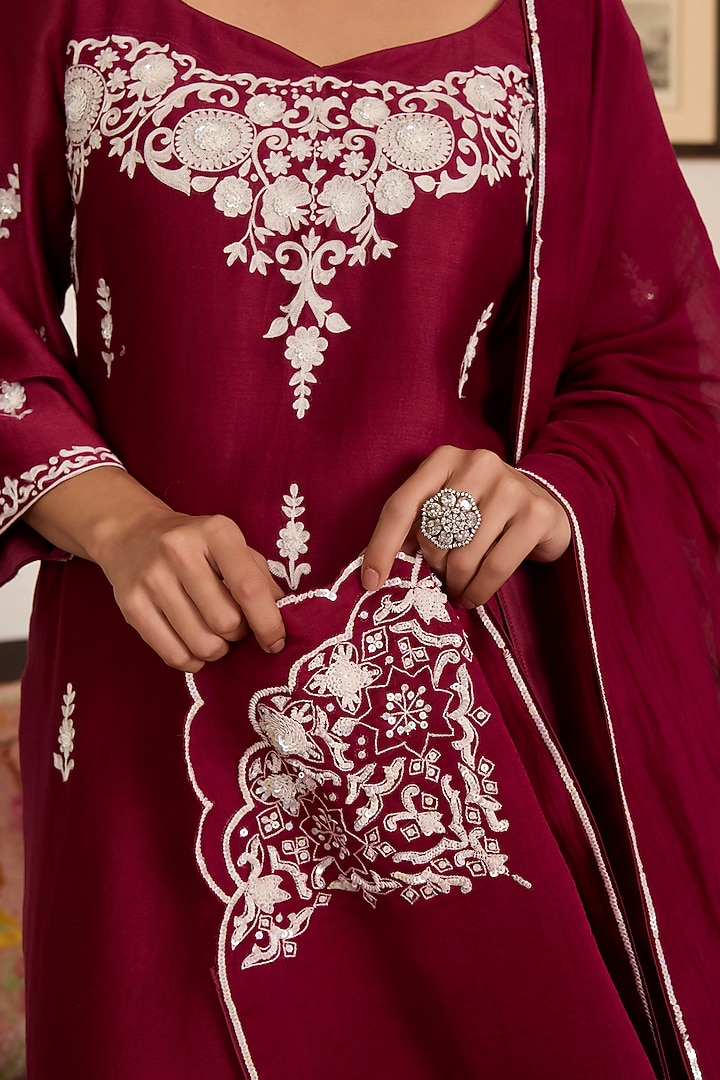 Maroon Chanderi Silk Thread Embroidered Kurta Set by Label Meesa at Pernia's Pop Up Shop