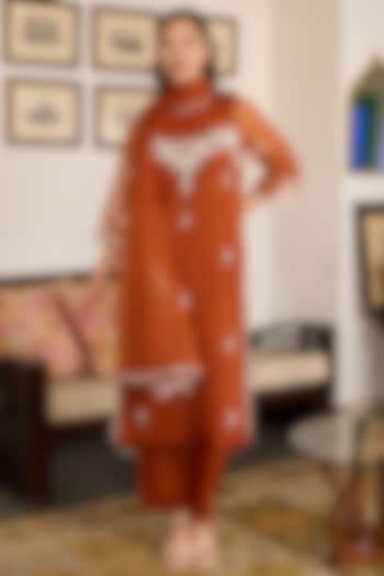 Brown Organza Thread Embroidered Kurta Set by Label Meesa at Pernia's Pop Up Shop