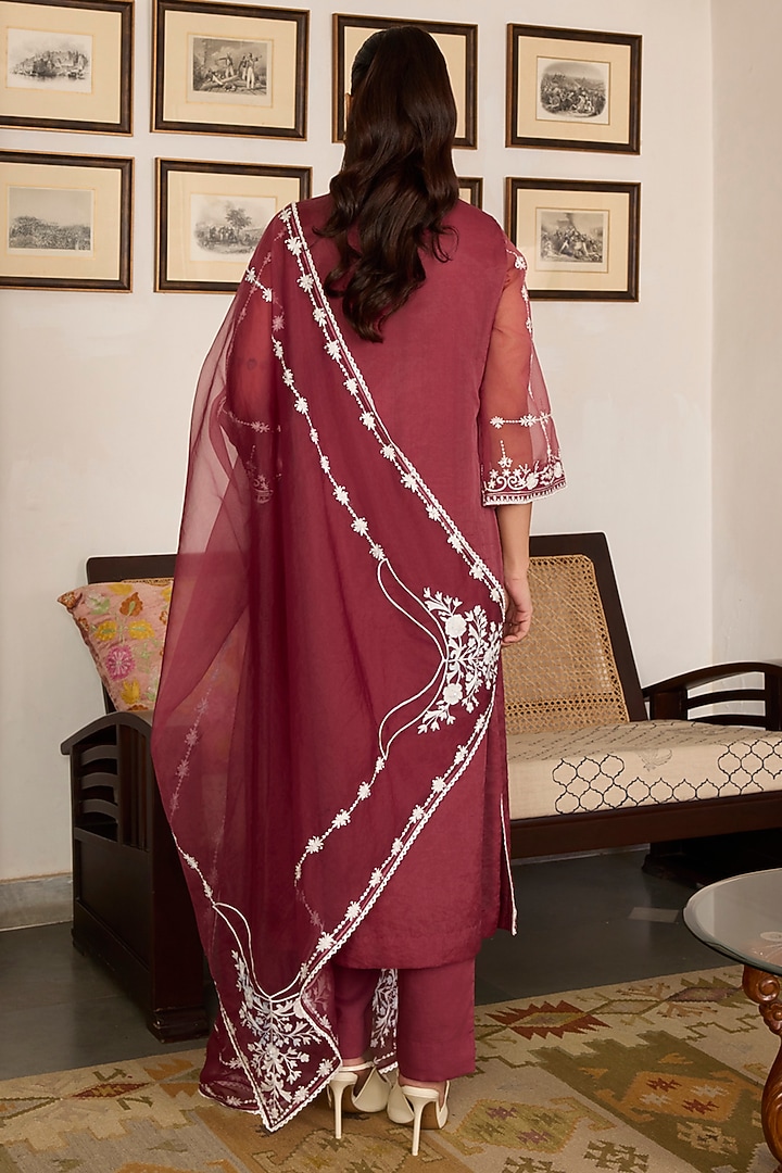 Brown Organza Thread Embroidered Kurta Set by Label Meesa at Pernia's Pop Up Shop