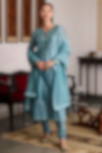 Blue Chanderi Silk Zari Embroidered Kurta Set by Label Meesa at Pernia's Pop Up Shop