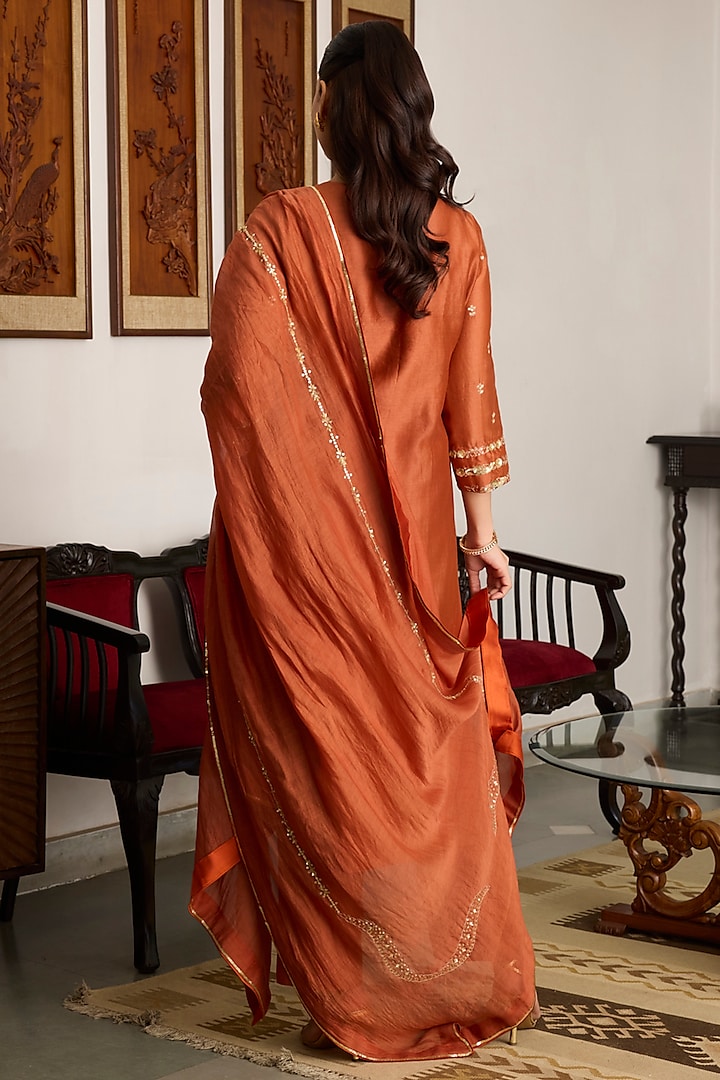 Rust Chanderi Silk Zari Embroidered Kurta Set by Label Meesa at Pernia's Pop Up Shop