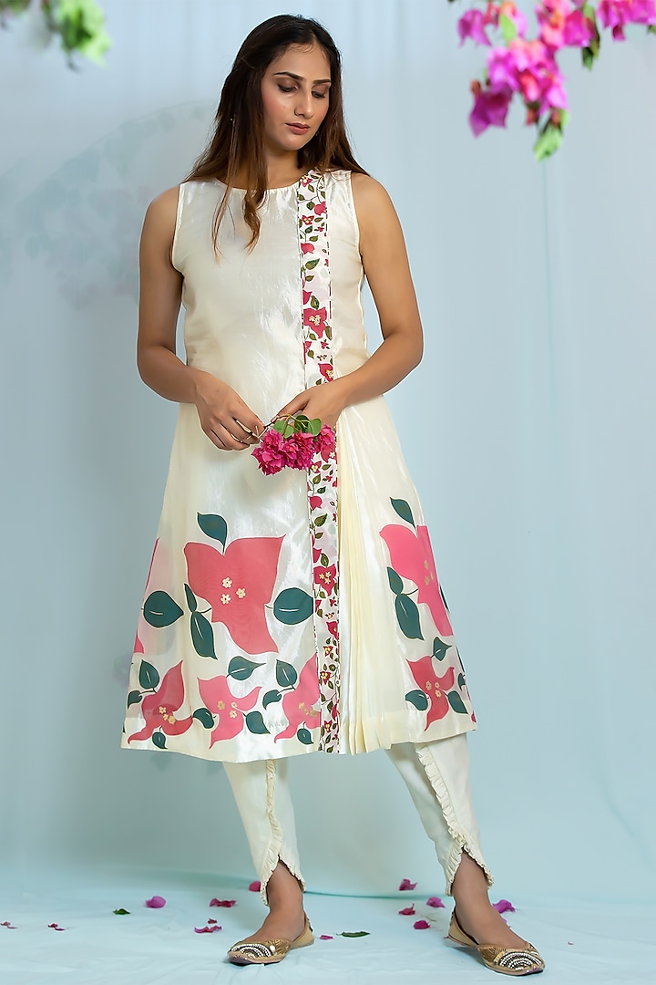 Off-White Silk Embroidered Kurta Set by Label Meesa