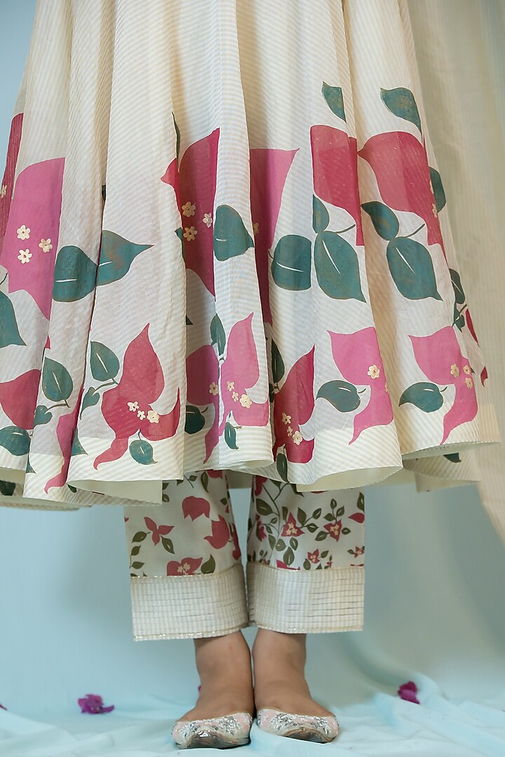Off-White Chanderi Printed Kurta Set by Label Meesa at Pernia's Pop Up Shop