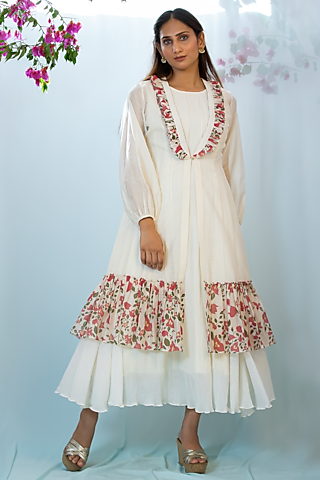 Off-white Printed Cape Set by Label Meesa