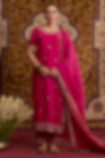 Pink Chanderi Silk Hand Embroidered Kurta Set by Label Meesa at Pernia's Pop Up Shop