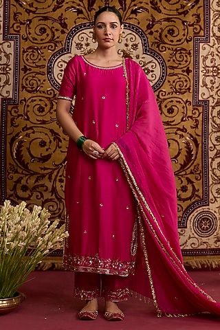 Pink Chanderi Silk Hand Embroidered Kurta Set by Label Meesa