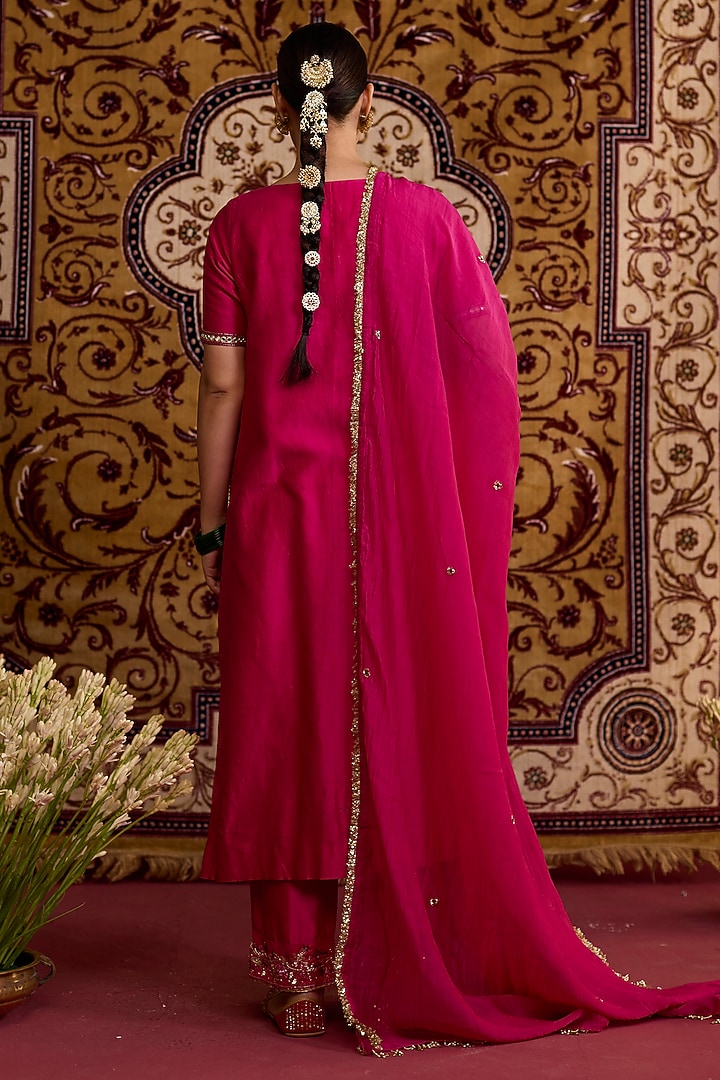 Pink Chanderi Silk Hand Embroidered Kurta Set by Label Meesa at Pernia's Pop Up Shop