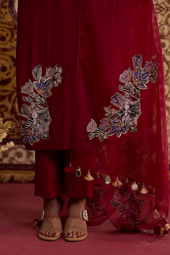 Maroon Crepe Hand Embroidered Kurta Set by Label Meesa at Pernia's Pop Up Shop