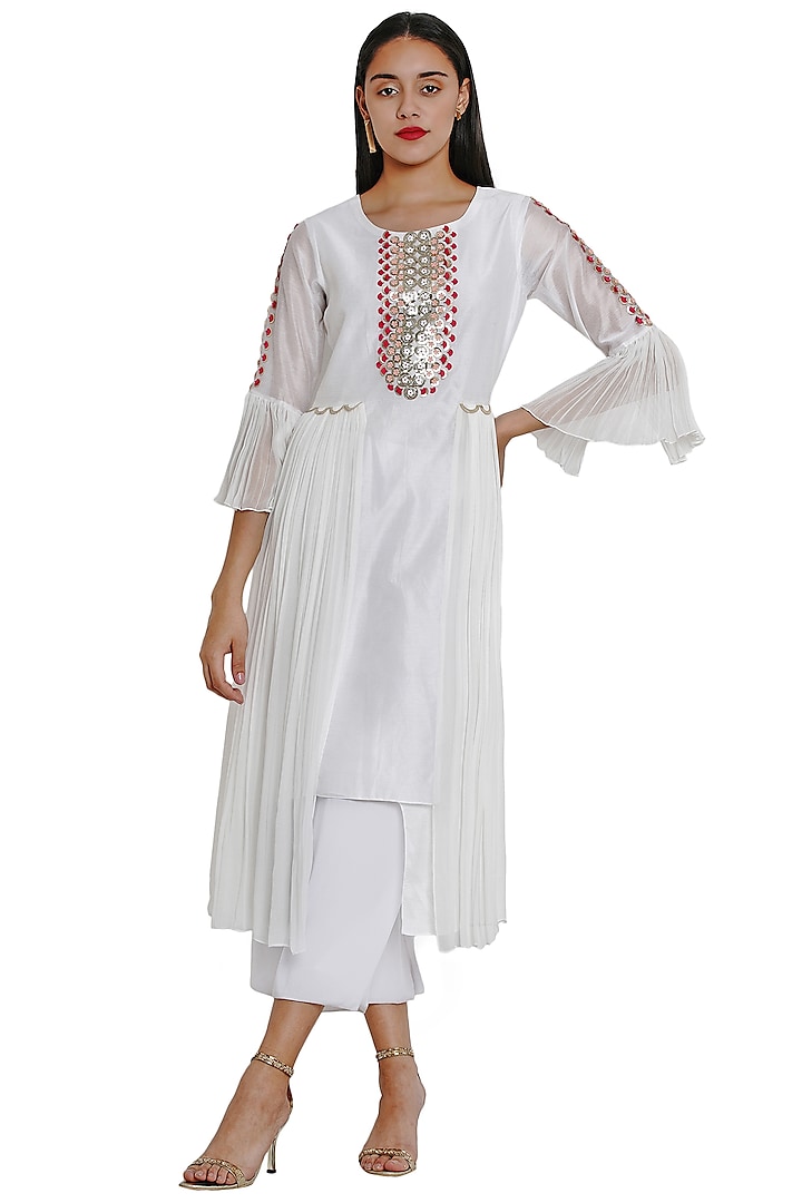 Ivory 3D Floral Embroidered Tunic by Limerick By Abirr N' Nanki