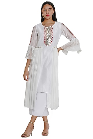 Ivory 3D Floral Embroidered Tunic by Limerick By Abirr N' Nanki