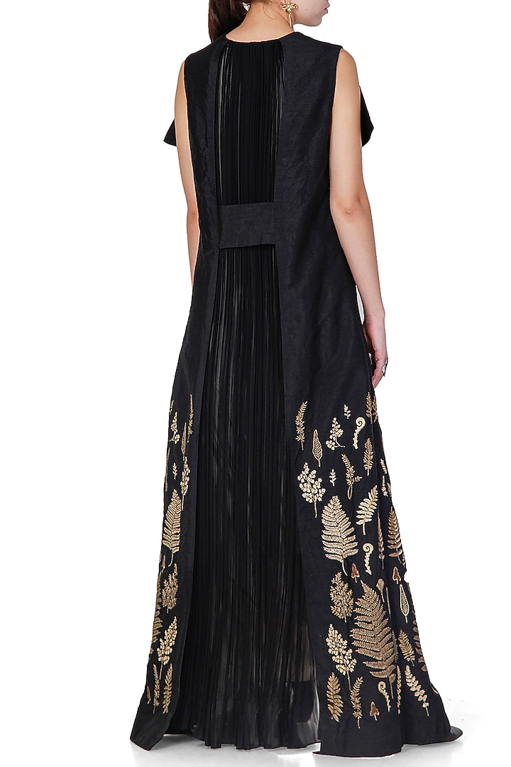 Gold Hammered Satin Draped Jacket Wedding Saree Set by Limerick By Abirr N' Nanki at Pernia's Pop Up Shop