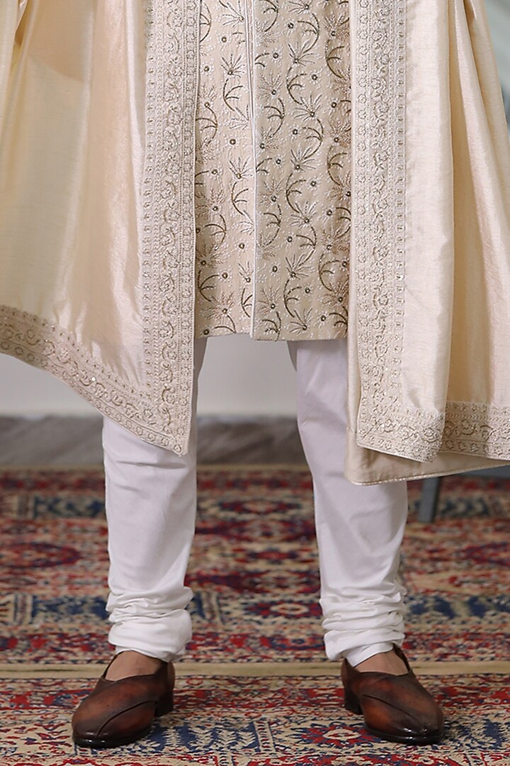 Ivory Pure Silk Dabka Embroidered Groom Sherwani Set by Label Mukund Taneja at Pernia's Pop Up Shop