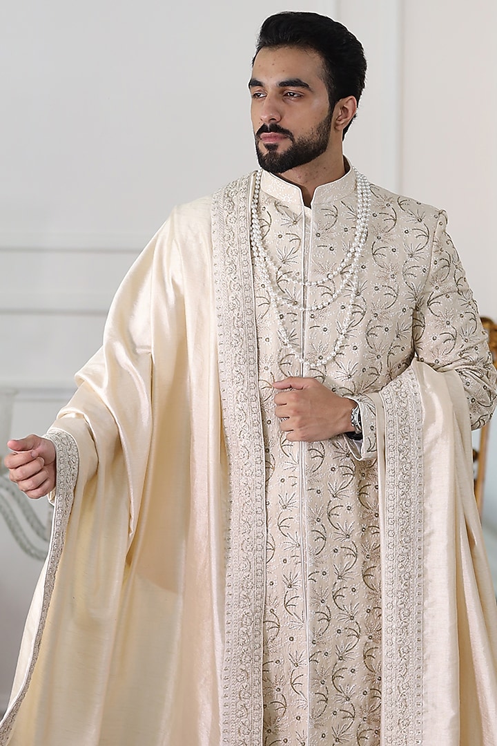 Ivory Pure Silk Dabka Embroidered Groom Sherwani Set by Label Mukund Taneja at Pernia's Pop Up Shop