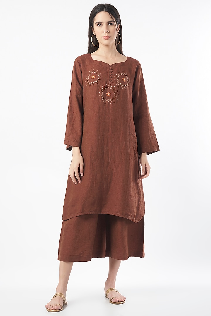 Maroon Hand Embroidered Kurta Set by linencut