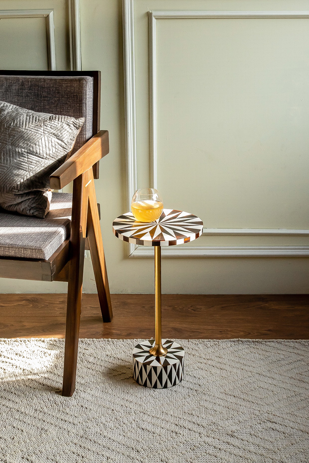Logam - Buy Planters, Cutlery, Side Tables, Wall Clocks