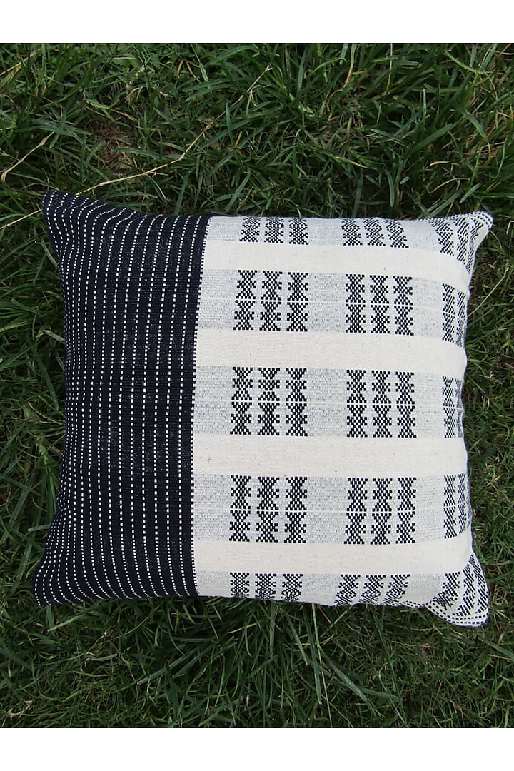 Black & White Cotton Handwoven Yanse Cushion Covers (Set of 2) by Lovitoli