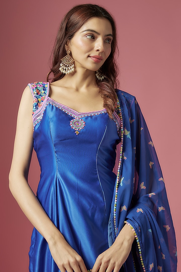Blue Satin Floral Printed & Hand Embroidered Kurta Set by LABEL PRIYANKA KAR at Pernia's Pop Up Shop