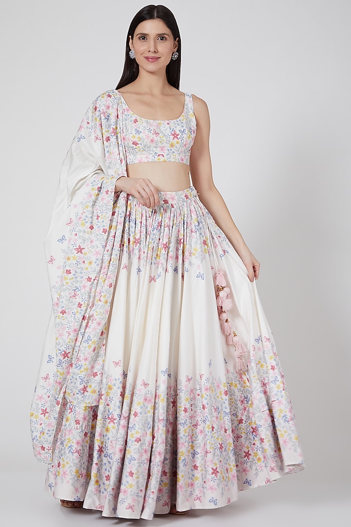 White Printed Wedding Lehenga Set by LABEL PRIYANKA KAR at Pernia's Pop Up Shop