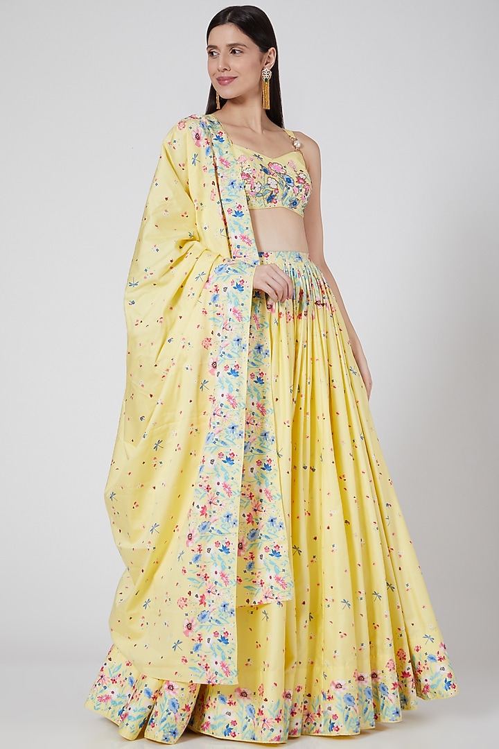 Yellow Floral Printed Wedding Lehenga Set by LABEL PRIYANKA KAR at Pernia's Pop Up Shop