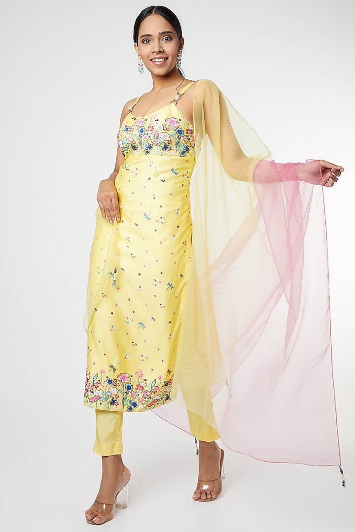 Yellow Digital Printed & Embroidered Kurta Set by LABEL PRIYANKA KAR