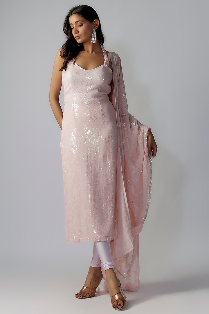 Peach Georgette Sequins Embroidered Kurta Set by LABEL PRIYANKA KAR at Pernia's Pop Up Shop