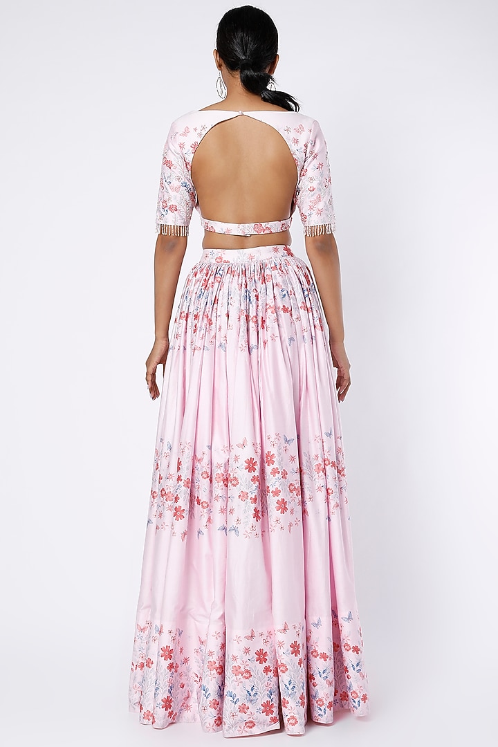 Pink Embroidered Wedding Lehenga Set by LABEL PRIYANKA KAR at Pernia's Pop Up Shop