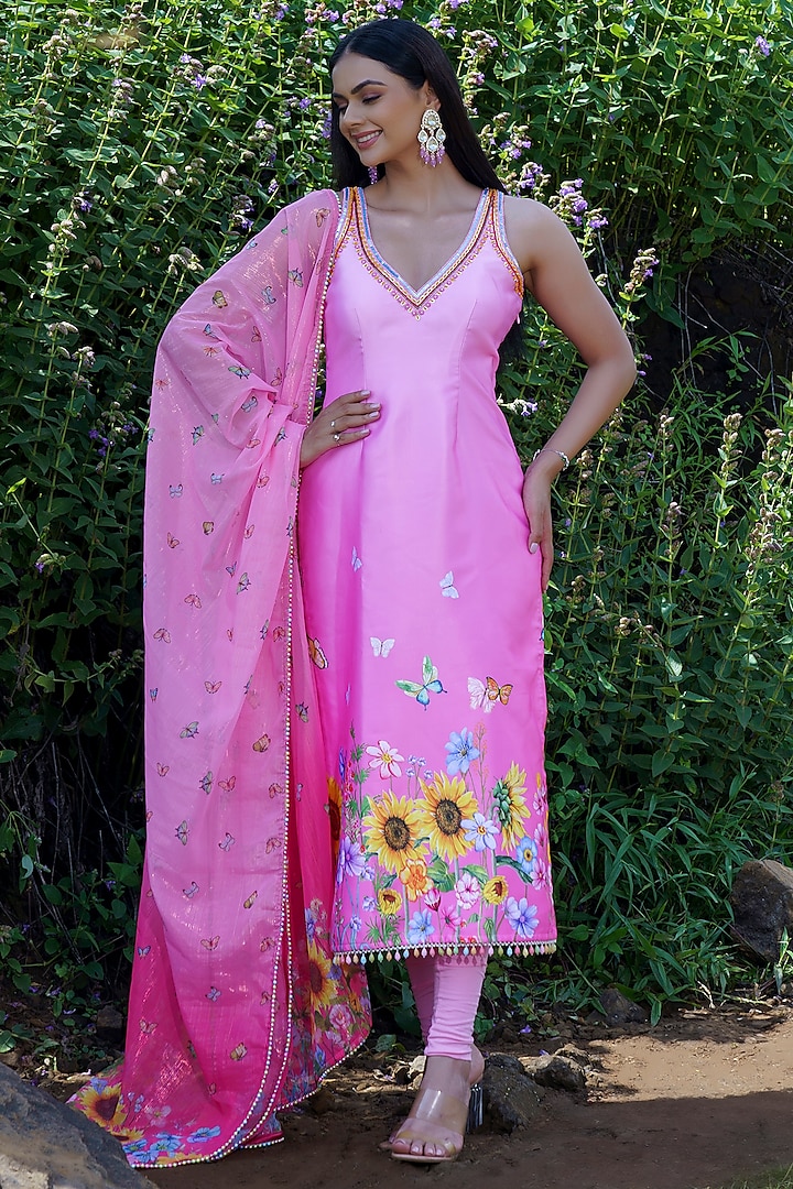 Pink Double Satin Floral Hand Embroidered Kurta Set by LABEL PRIYANKA KAR at Pernia's Pop Up Shop