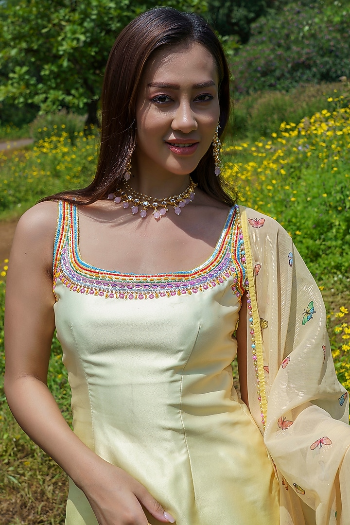 Yellow Double Satin Floral Hand Embroidered Kurta Set by LABEL PRIYANKA KAR at Pernia's Pop Up Shop
