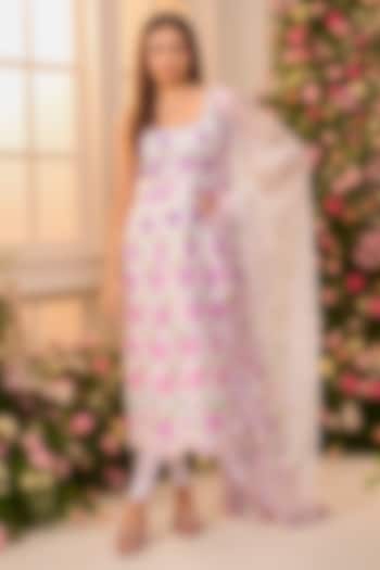 White & Pink Crystal Satin Floral Printed Kurta Set by LABEL PRIYANKA KAR at Pernia's Pop Up Shop