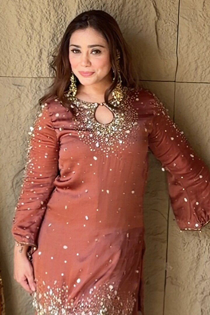 Mauve Silk Handwork Kurta Set by LASHA at Pernia's Pop Up Shop