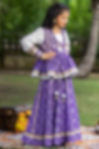 Purple Muslin & Cotton Satin Bandhani Lehenga Set For Girls by Littleduds Baby Boutique at Pernia's Pop Up Shop