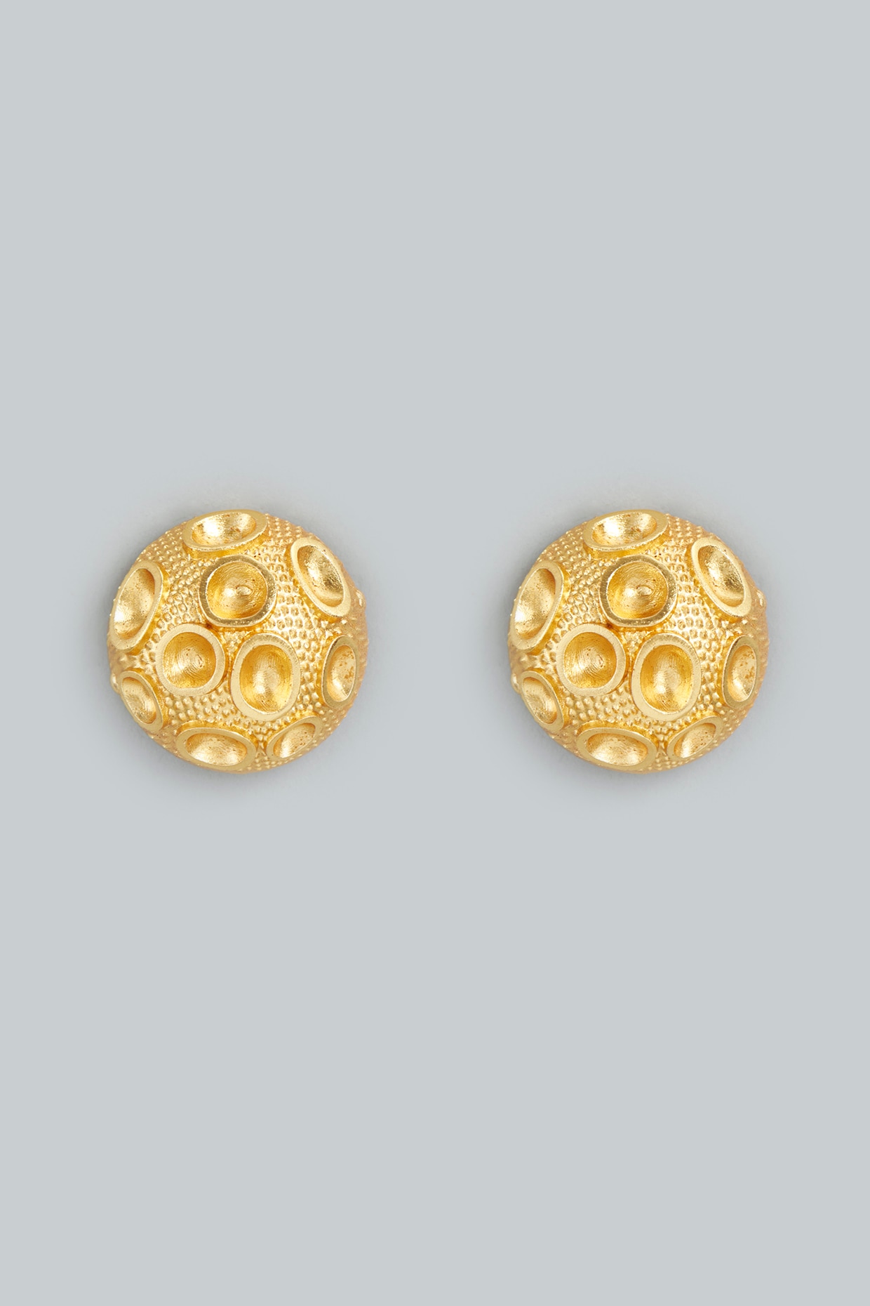 22k Gold big round kundan stud earrings photo | Gold jewelry indian, Gold  round earrings, Gold jewellery design necklaces