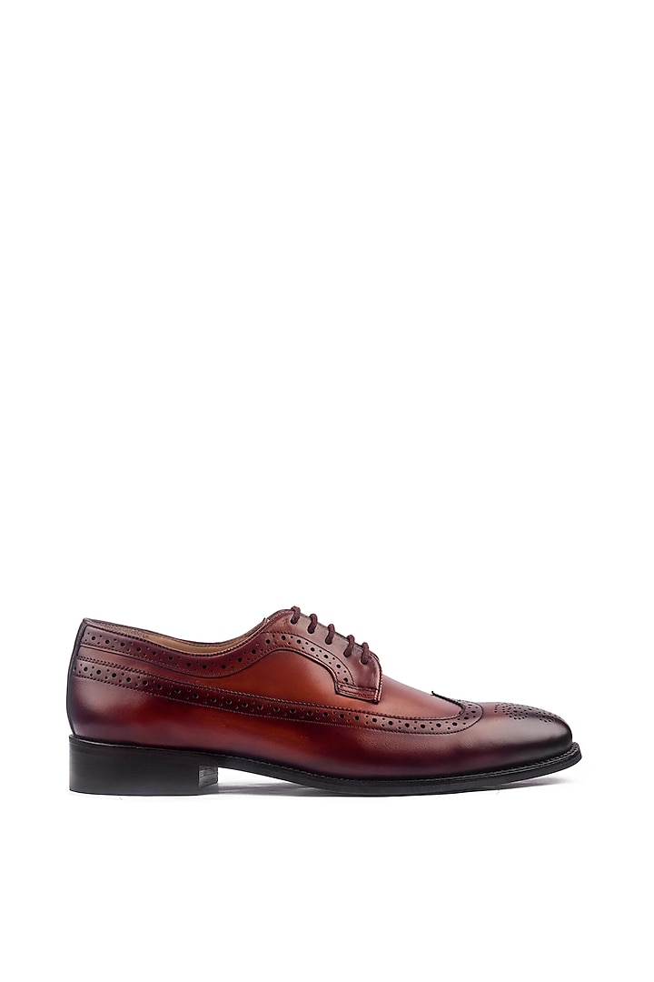 Brown Hand Painted Shoes With Wingtip by Luxuro Formello