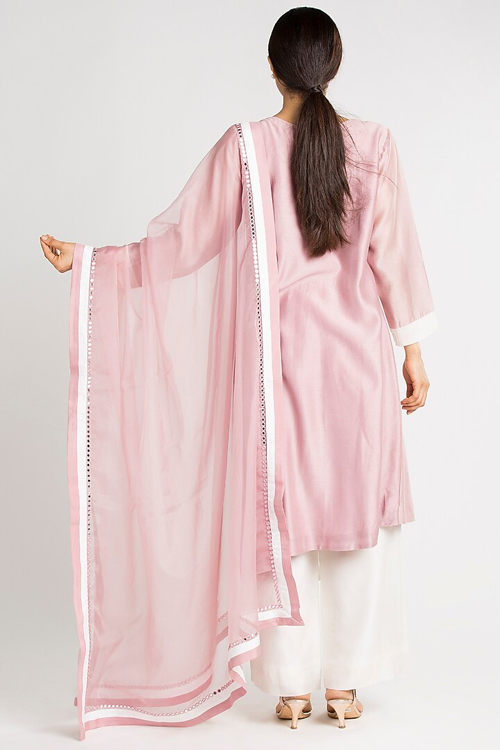 Old Rose Chanderi Kurta Set by Luxuries of Kashmir at Pernia's Pop Up Shop