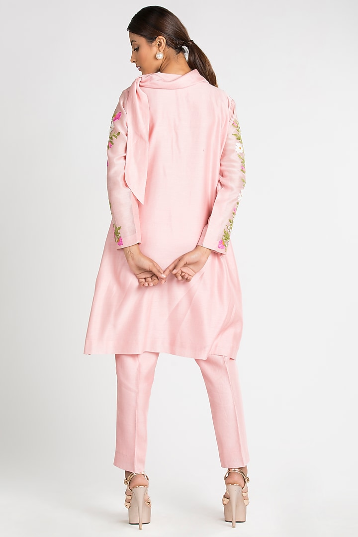 Baby Pink Embroidered Kurta Set by Luxuries of Kashmir at Pernia's Pop Up Shop