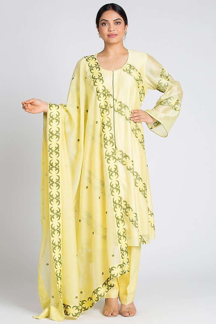 Yellow Embroidered Kurta Set by Luxuries of Kashmir