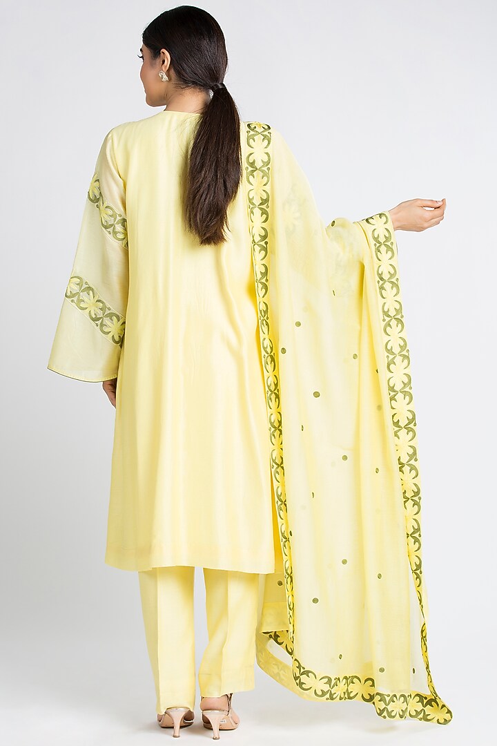 Yellow Embroidered Kurta Set by Luxuries of Kashmir at Pernia's Pop Up Shop